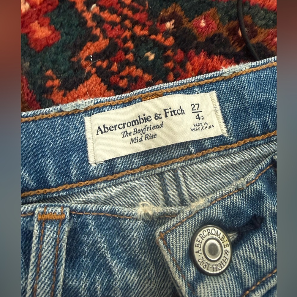 Abercrombie & Fitch Mid Rise Boyfriend Jeans straight leg - Picture 3 of 4